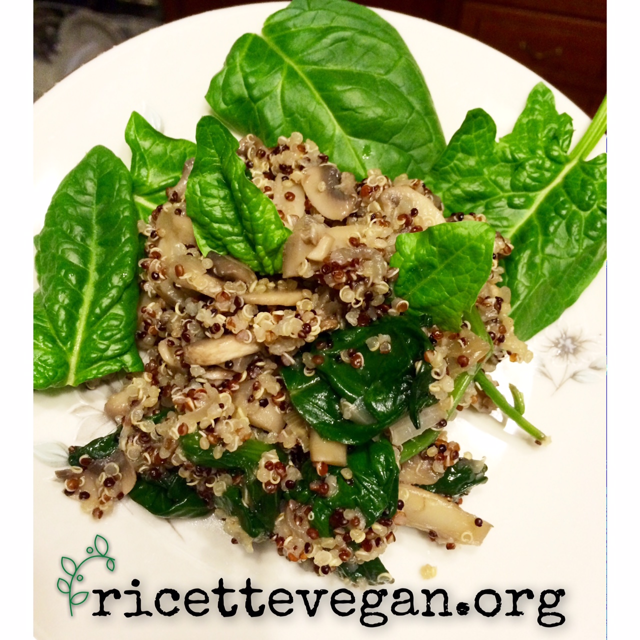quinoa con spinaci e funghi